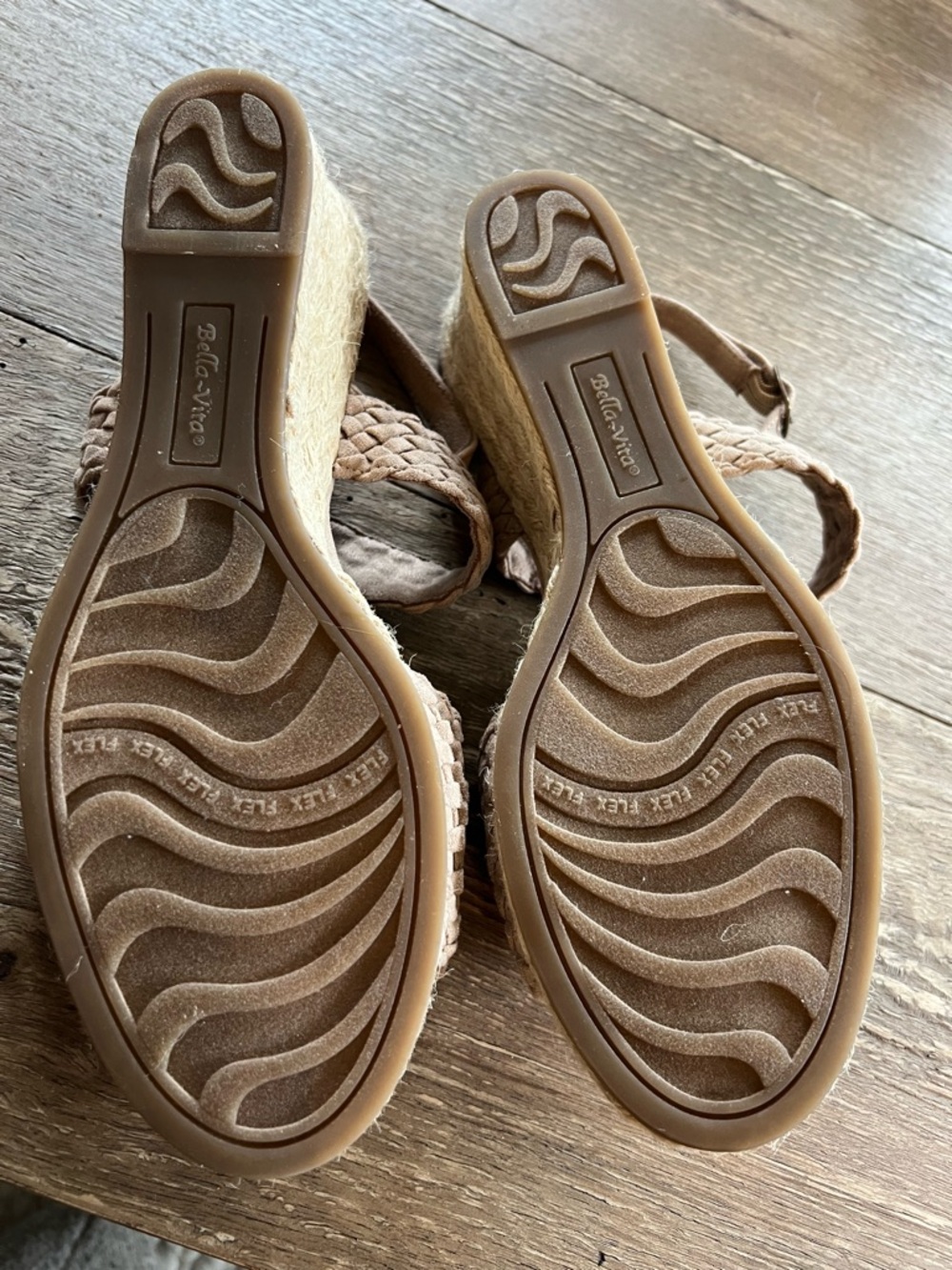 NWOT Bella Vita Mariella Slingback Wedge in Taupe - Picture 9 of 10